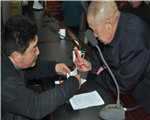學(xué)員和嘉賓在做一對(duì)一交流